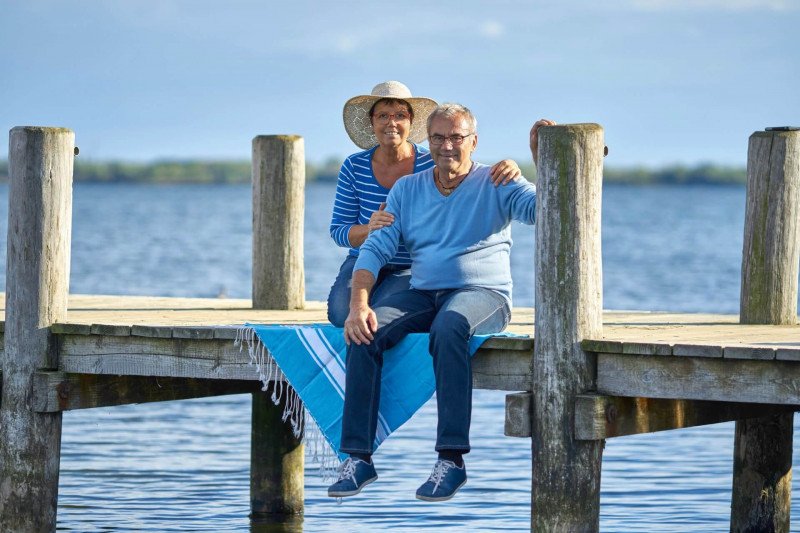 Mann und Frau bekommen viele Vorteile